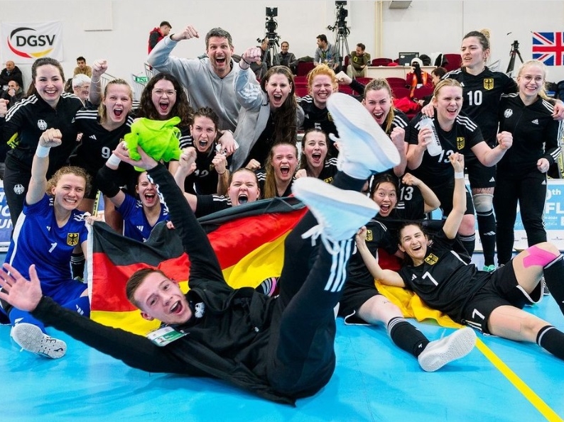 Team Deutschland Jubel über BRONZE bei Winterdeaflympics 2024 Futsal