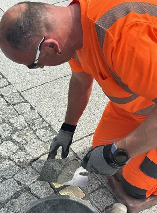 Stolperstein wird verlegt